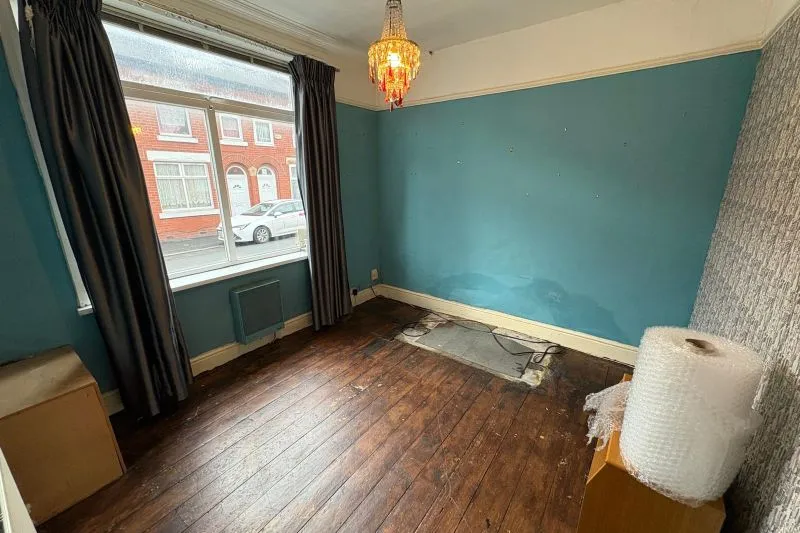 2 bed Terraced House For Auction
