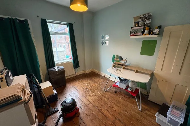 2 bed Terraced House For Auction