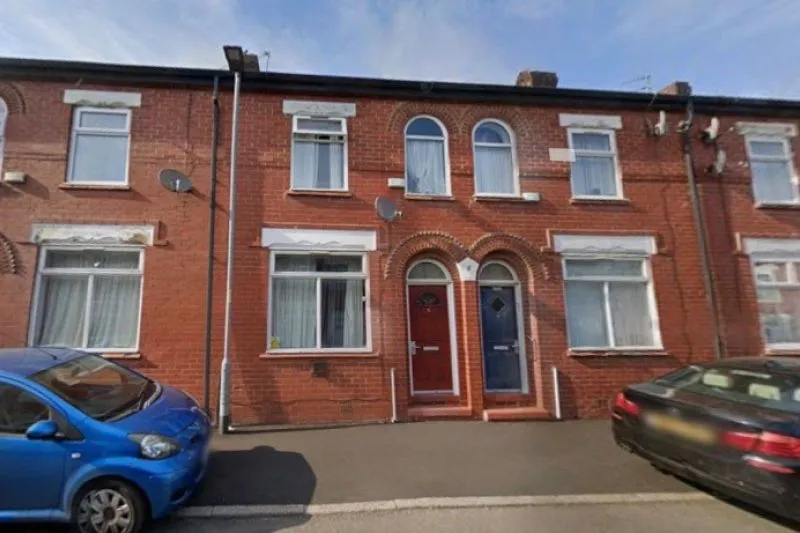 2 bed Terraced House For Auction