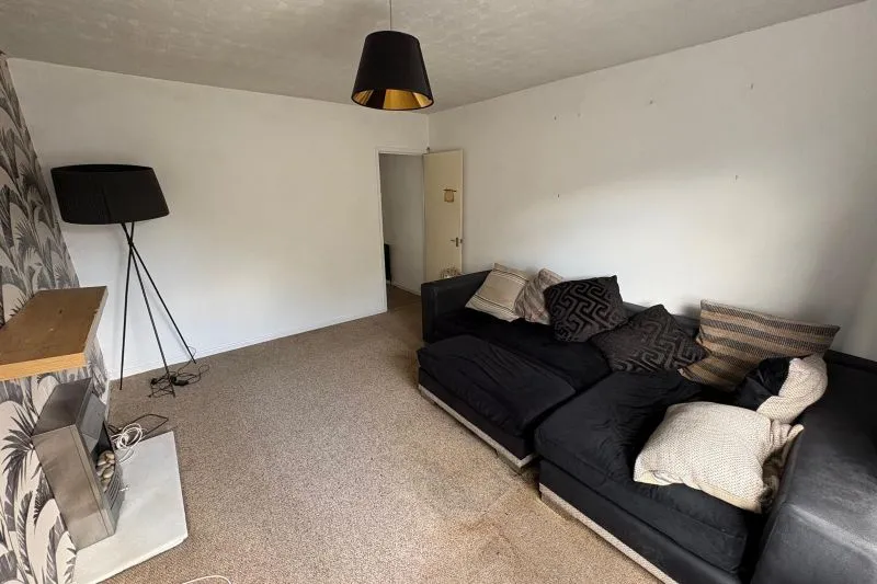 4 bed Semi-Detached House For Auction