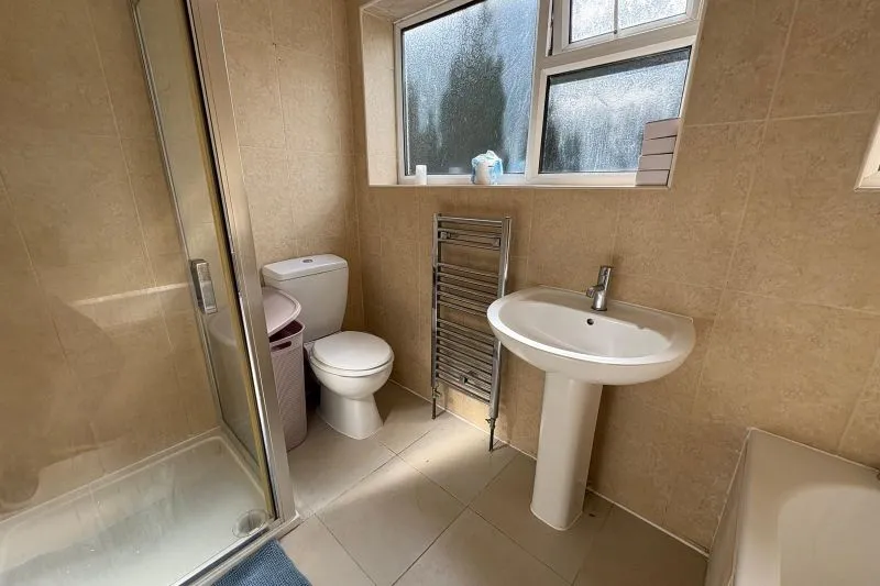4 bed Semi-Detached House For Auction