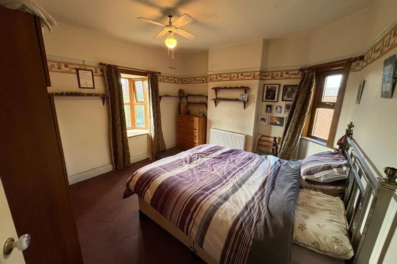 3 bed End Terrace House For Auction