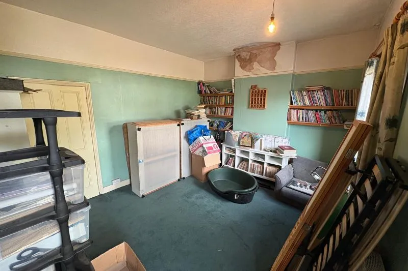 3 bed End Terrace House For Auction
