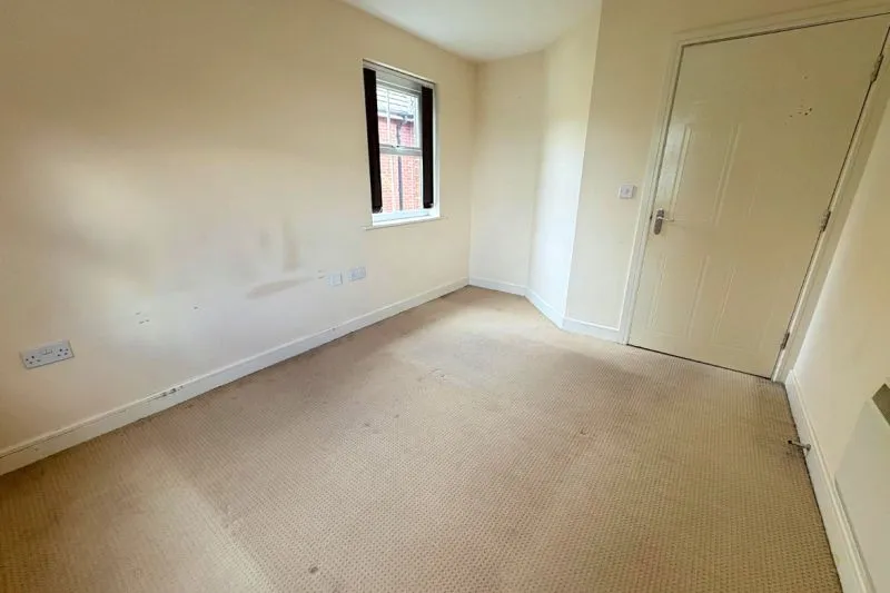 2 bed Flat For Auction