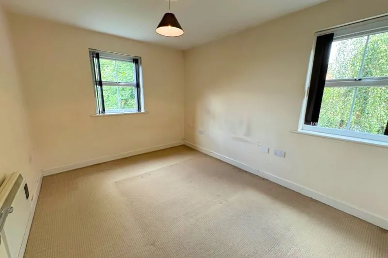 2 bed Flat For Auction