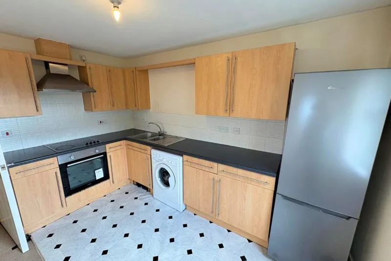 2 bed Flat For Auction