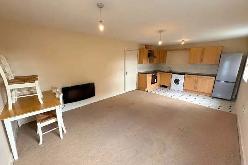2 bed Flat For Auction