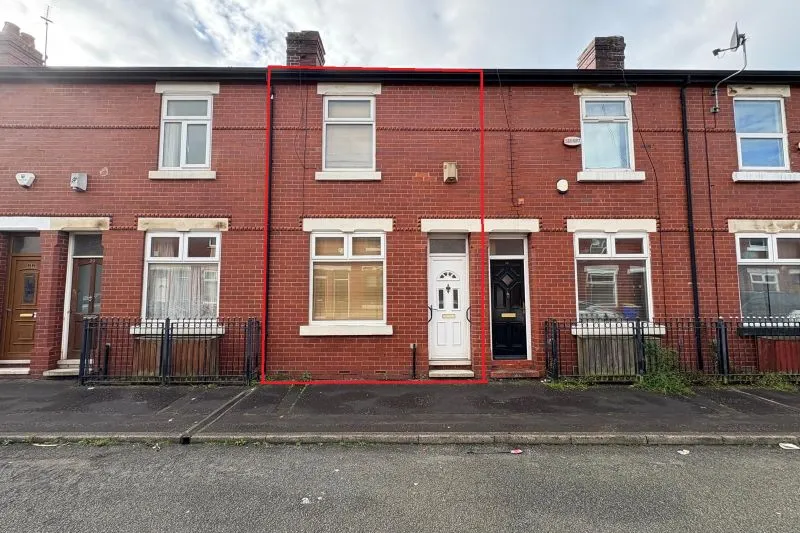 2 bed Terraced House For Auction
