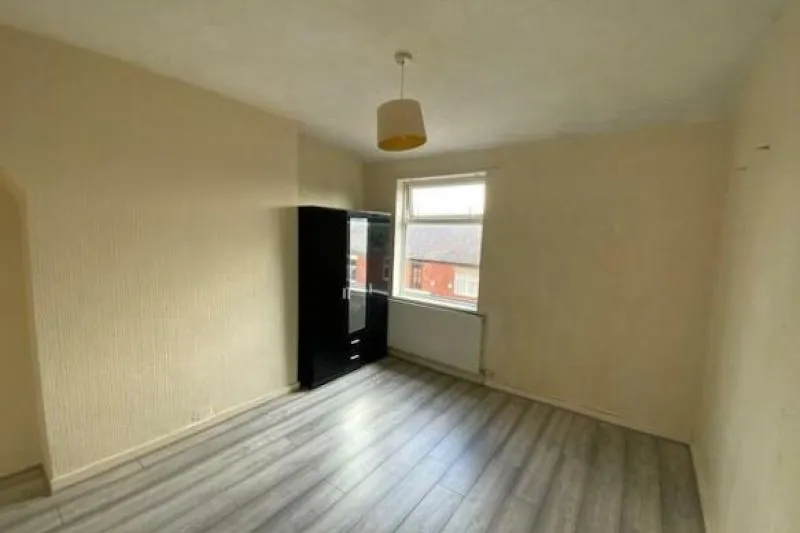 3 bed Terraced House For Auction