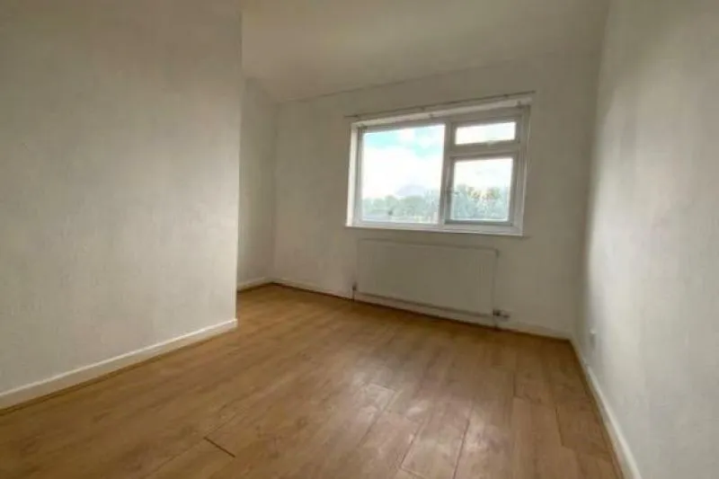 3 bed Terraced House For Auction