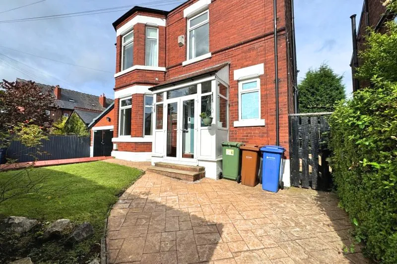 7 bed Detached House For Auction