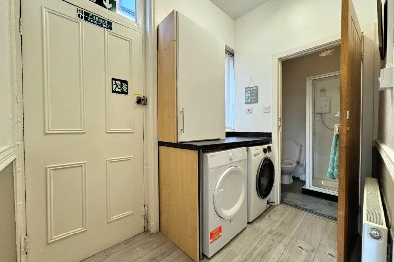 7 bed Detached House For Auction