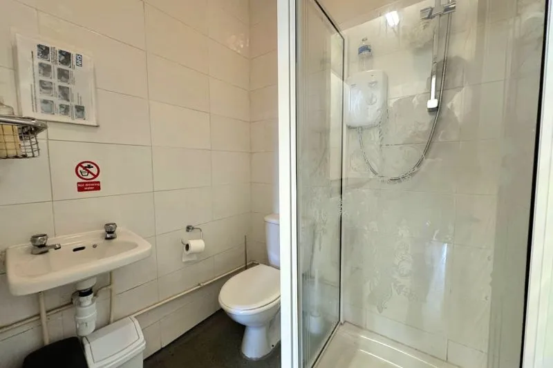 7 bed Detached House For Auction