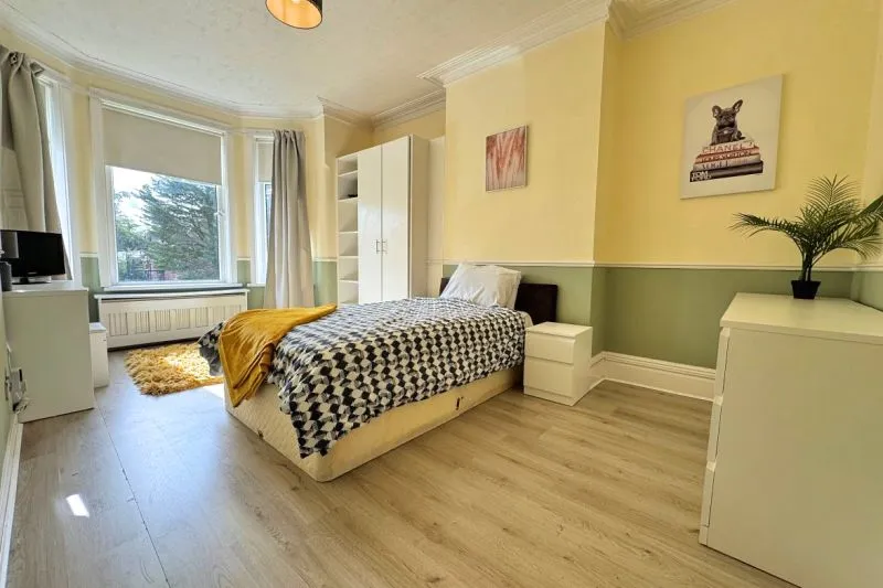 7 bed Detached House For Auction