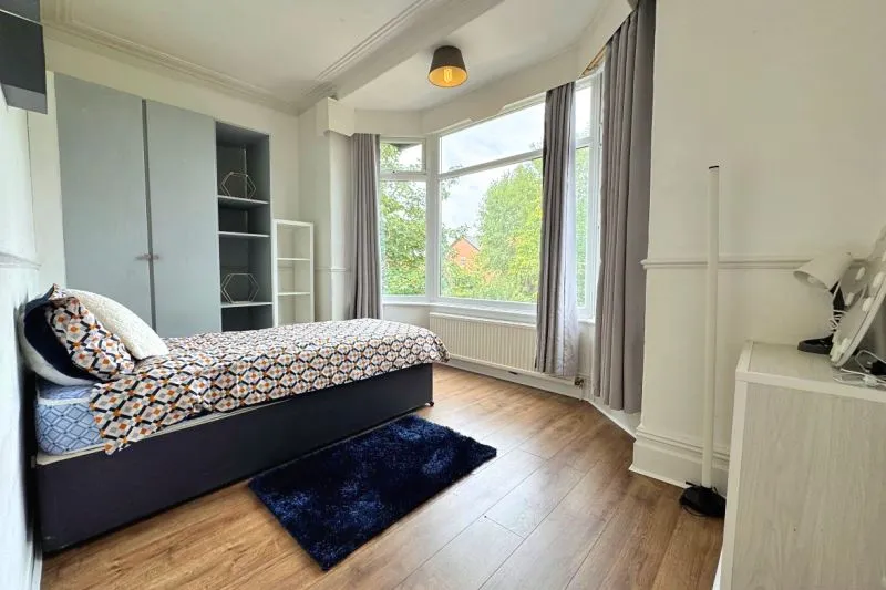 7 bed Detached House For Auction