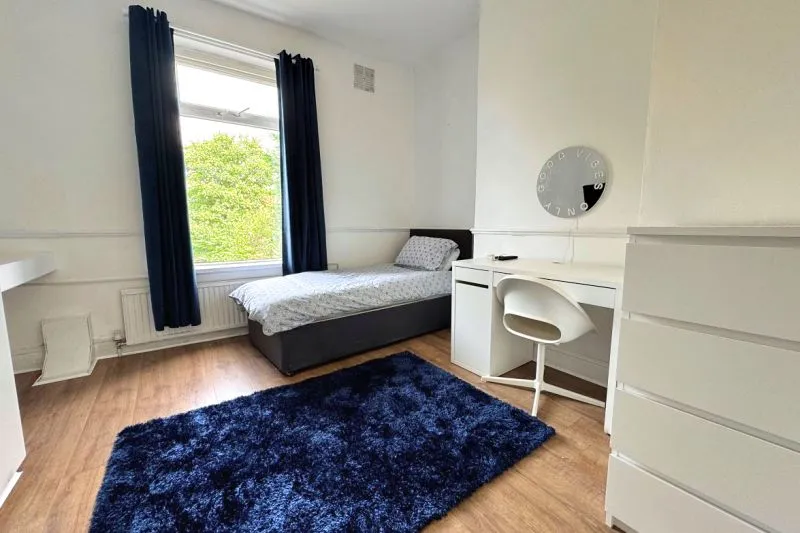 7 bed Detached House For Auction