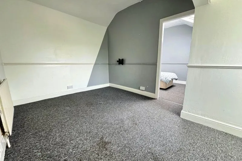 7 bed Detached House For Auction
