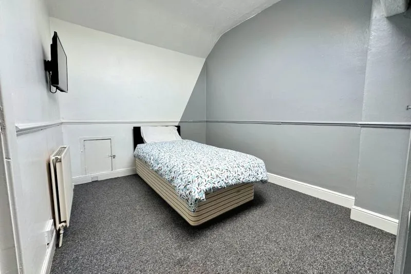 7 bed Detached House For Auction