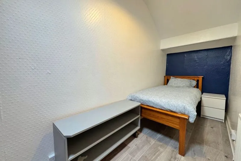7 bed Detached House For Auction