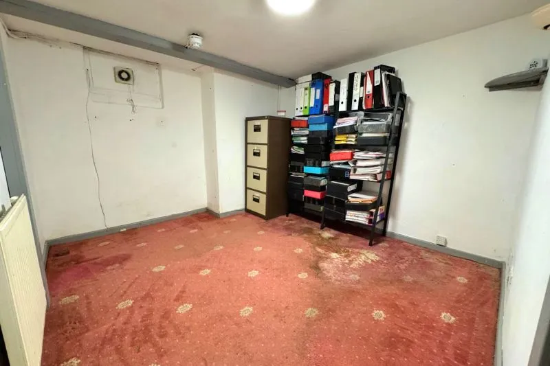 7 bed Detached House For Auction