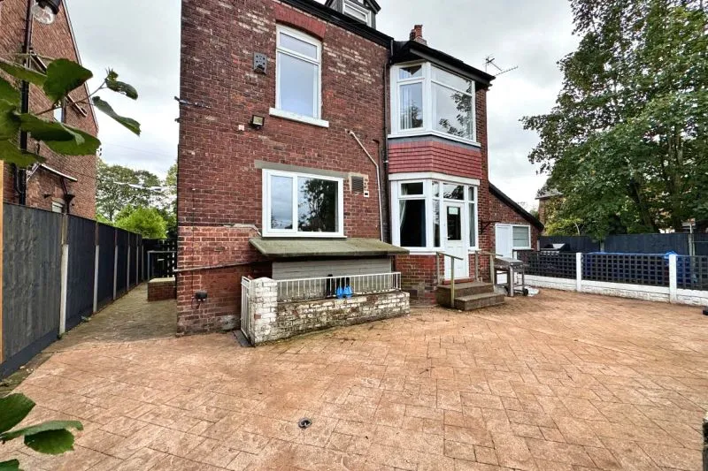 7 bed Detached House For Auction