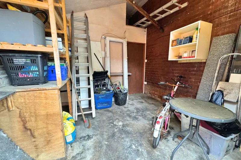 7 bed Detached House For Auction