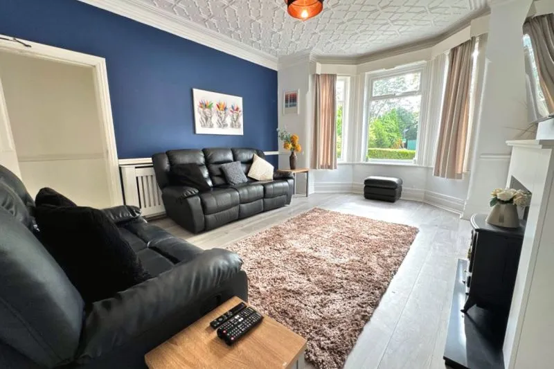 7 bed Detached House For Auction