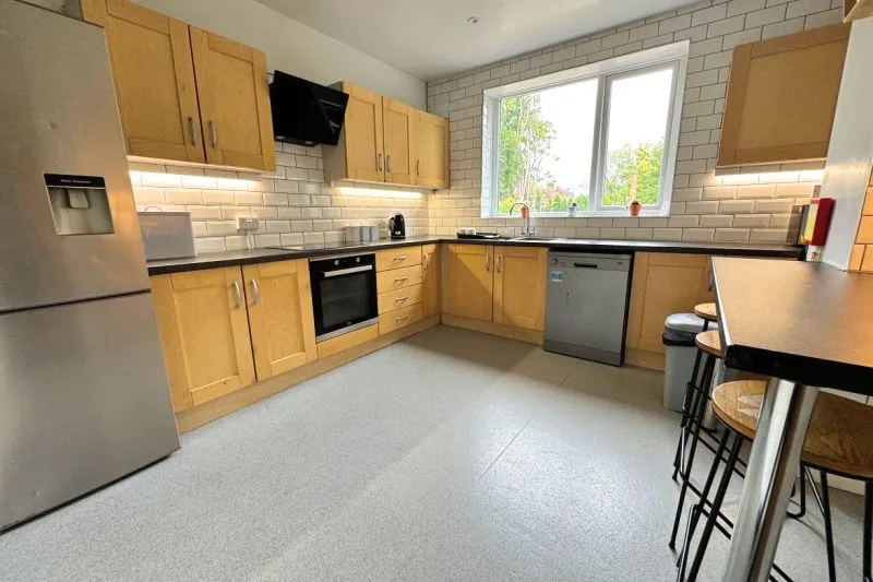 7 bed Detached House For Auction