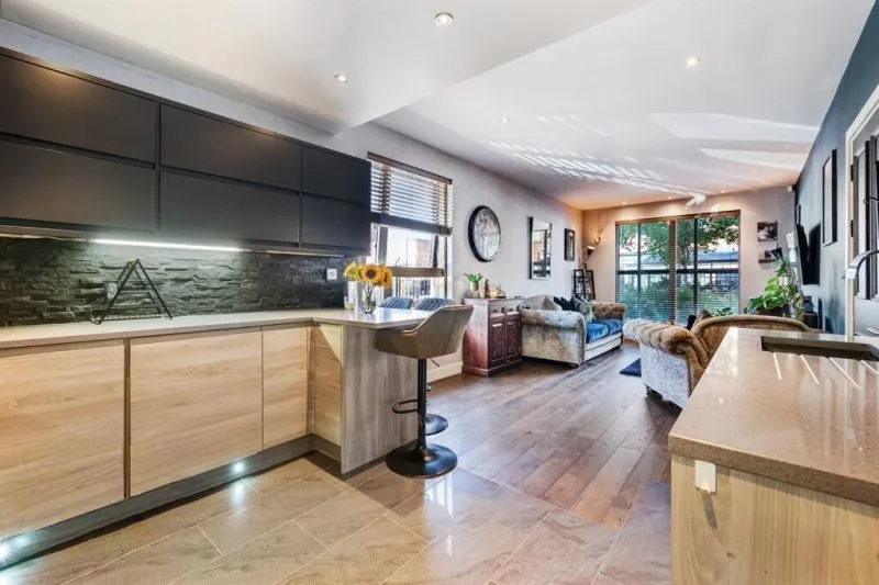 2 bed Apartment For Auction