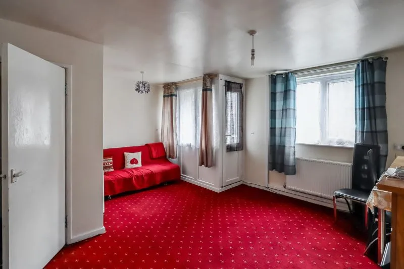 3 bed Townhouse House For Auction