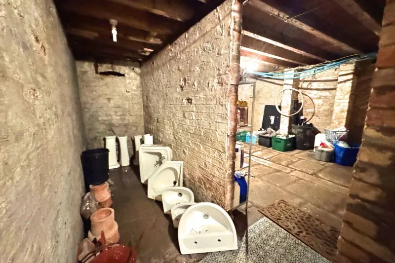 1 bed Mixed Use Commercial For Auction
