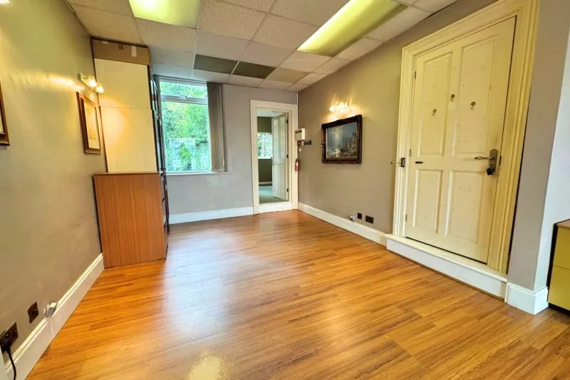 1 bed Mixed Use Commercial For Auction