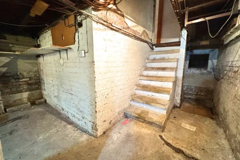 3 bed End Terrace House For Auction