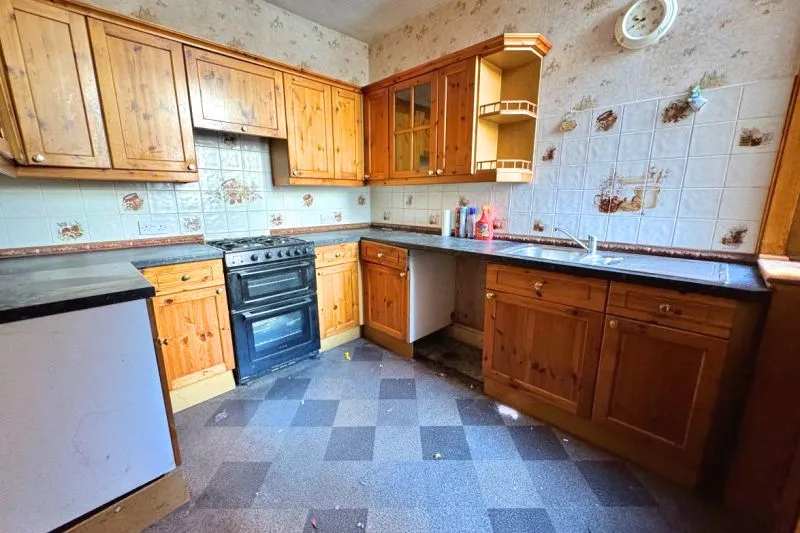3 bed End Terrace House For Auction