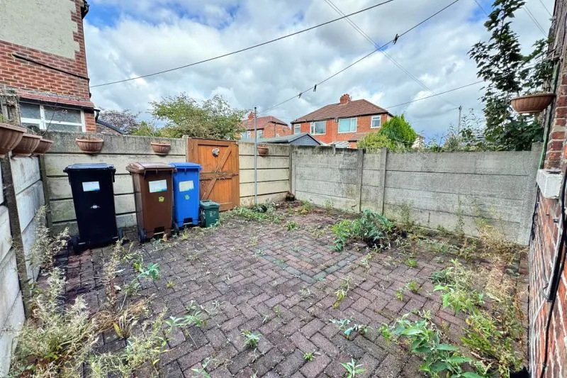 3 bed End Terrace House For Auction