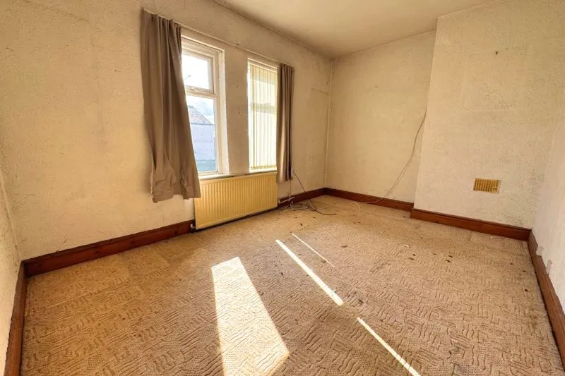 3 bed End Terrace House For Auction