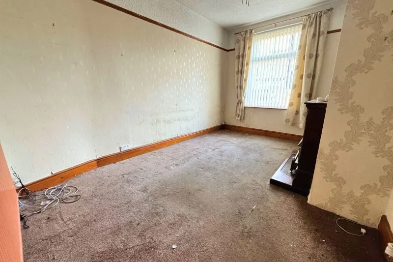 3 bed End Terrace House For Auction