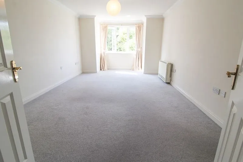 2 bed Apartment For Auction