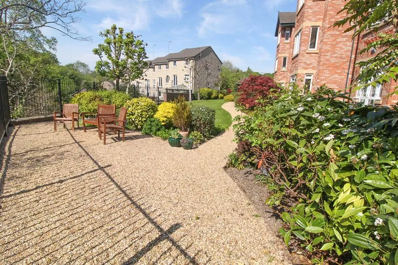 2 bed Apartment For Auction