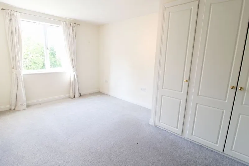 2 bed Apartment For Auction