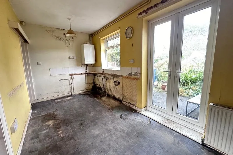2 bed Semi-Detached House For Auction