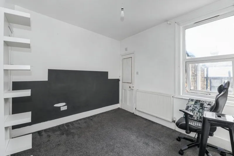 2 bed Terraced House For Auction
