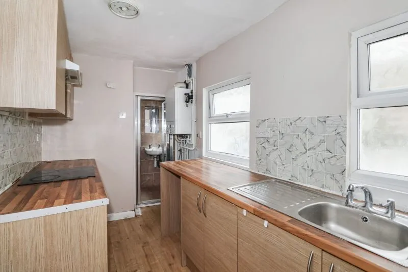 2 bed Terraced House For Auction