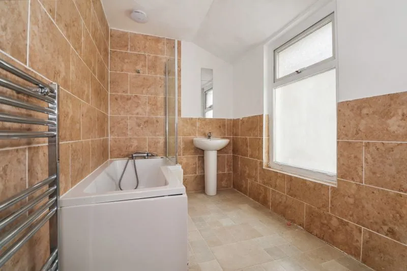 2 bed Terraced House For Auction