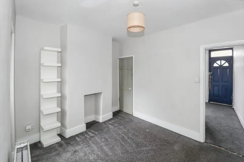 2 bed Terraced House For Auction