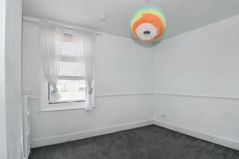 2 bed Terraced House For Auction