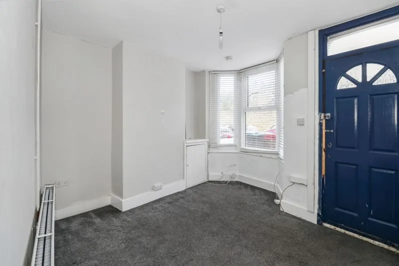 2 bed Terraced House For Auction