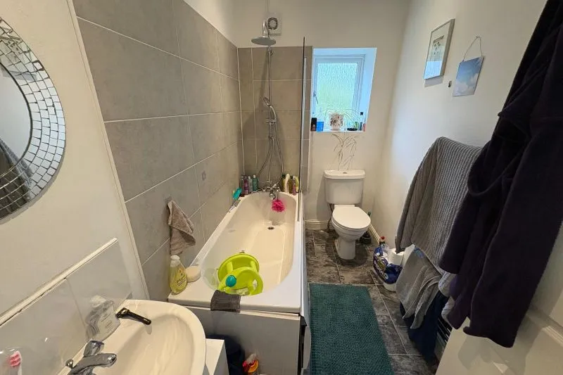 2 bed Terraced House For Auction