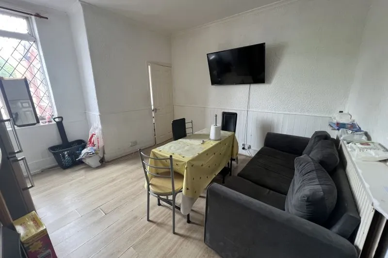 4 bed End Terrace House For Auction