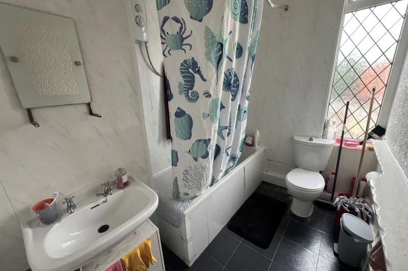 4 bed End Terrace House For Auction